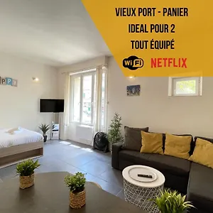 Entre Le Vieux Port Et Le Panier Marsella